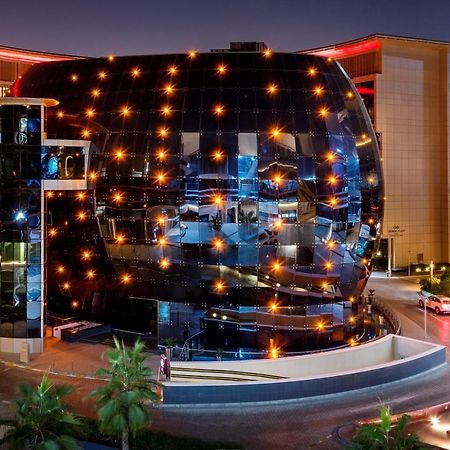 Crowne Plaza Doha - The Business Park By Ihg Hotel Eksteriør billede The mall's main entrance