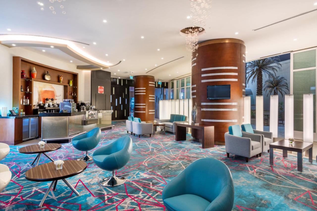 Crowne Plaza Doha - The Business Park By Ihg Hotel Eksteriør billede The lounge at the airport