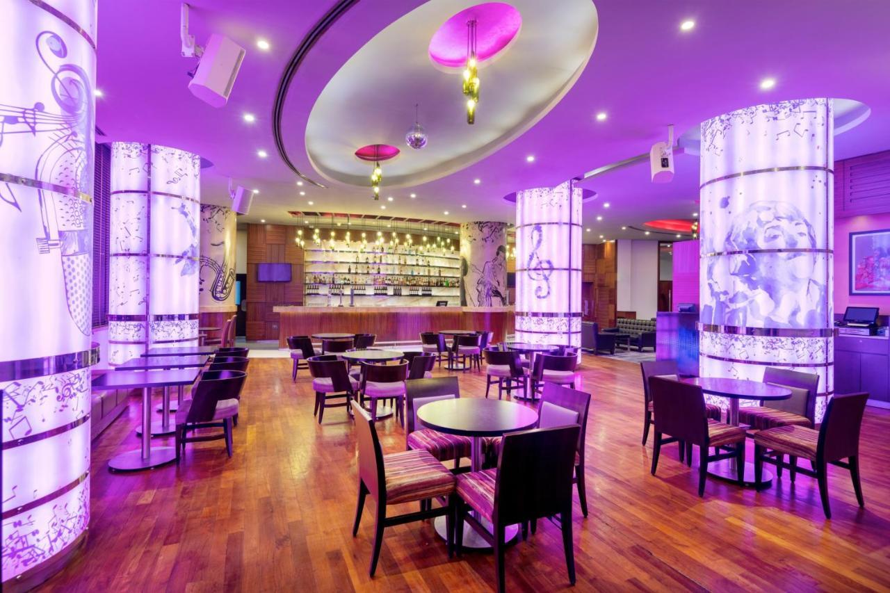 Crowne Plaza Doha - The Business Park By Ihg Hotel Eksteriør billede The bar at the W Hotel in San Francisco