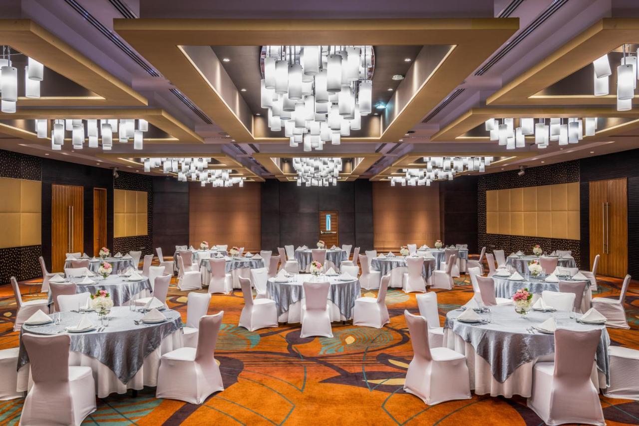 Crowne Plaza Doha - The Business Park By Ihg Hotel Eksteriør billede The ballroom