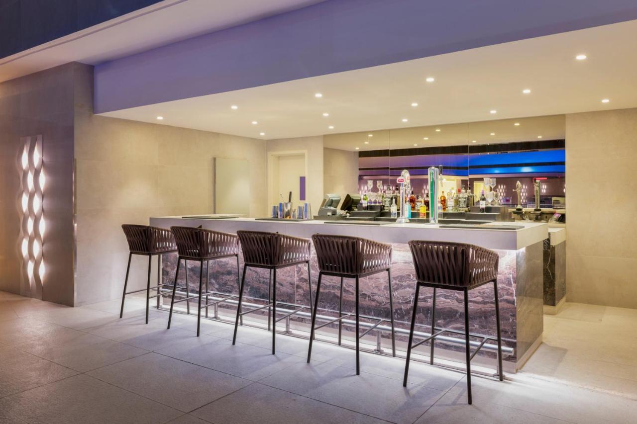 Crowne Plaza Doha - The Business Park By Ihg Hotel Eksteriør billede The bar at the Sky Bar
