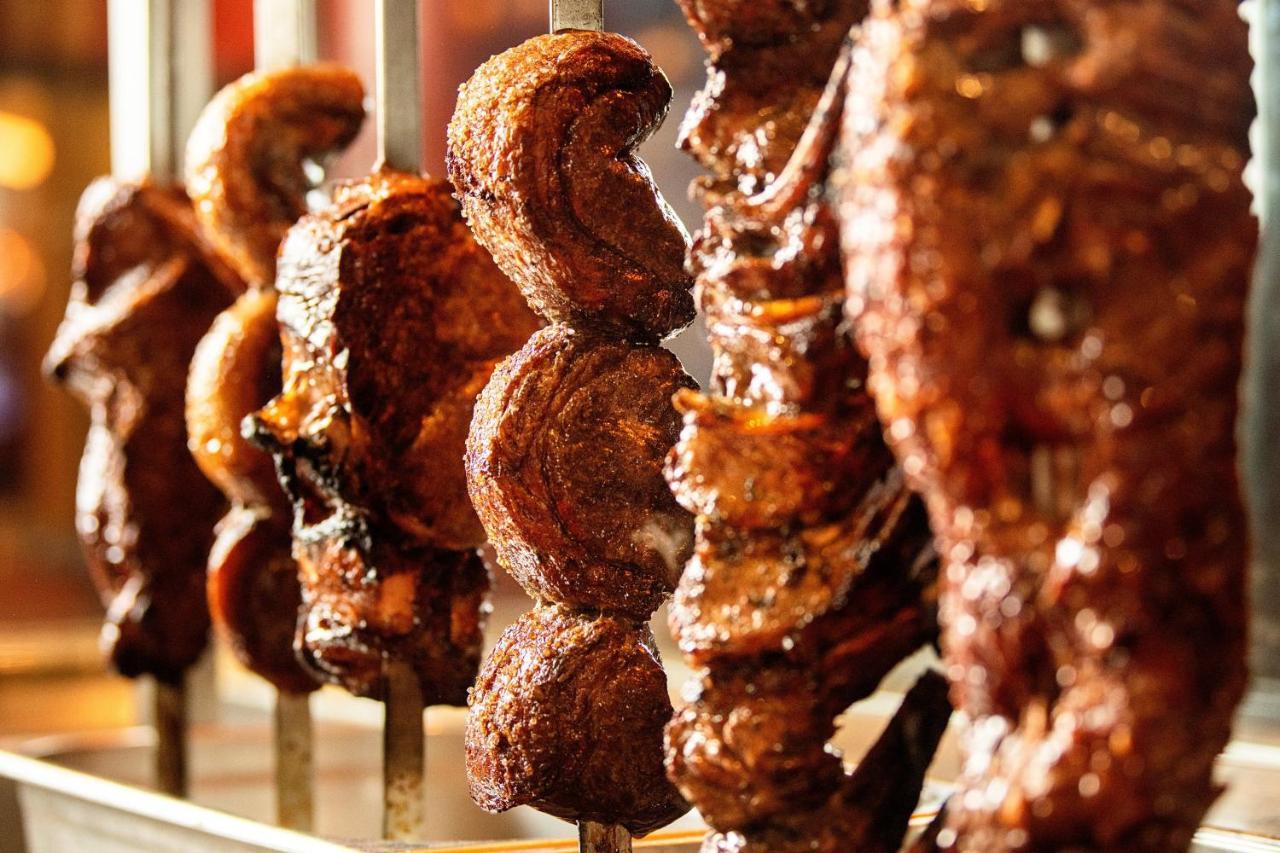 Crowne Plaza Doha - The Business Park By Ihg Hotel Eksteriør billede Brazilian churrasco