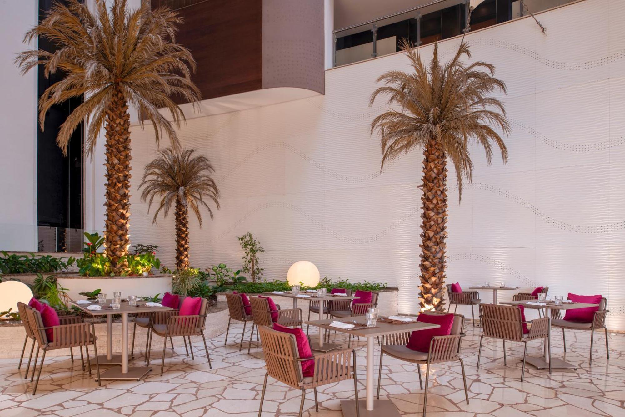 Crowne Plaza Doha - The Business Park By Ihg Hotel Eksteriør billede The Palm Beach