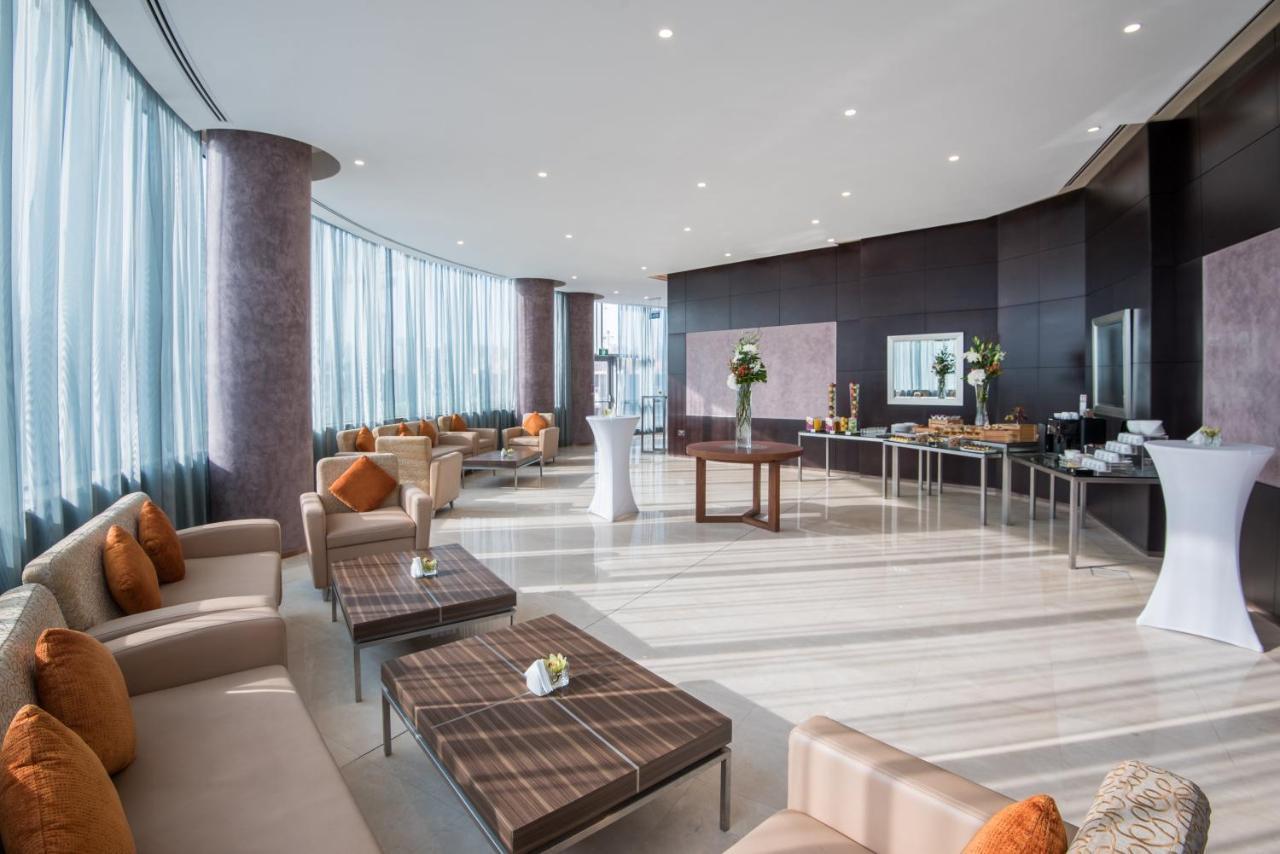 Crowne Plaza Doha - The Business Park By Ihg Hotel Eksteriør billede The lounge at the airport
